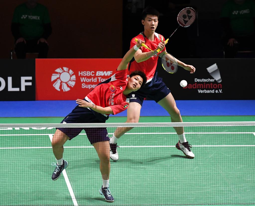 他是整個進 他是整個進